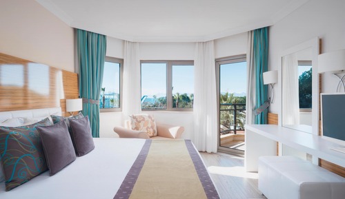 Aqua Family Suite Room