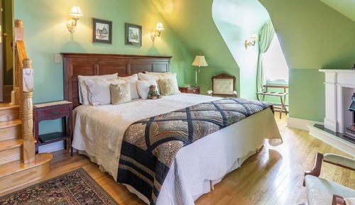 Luxury Room (located on the third floor)
