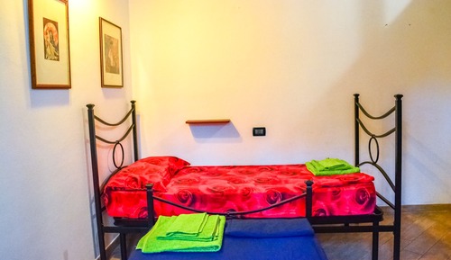 Premier House, 2 Bedrooms, Hill View, Corner