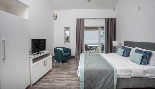 Deluxe Double Room with Garden and partial Seaview