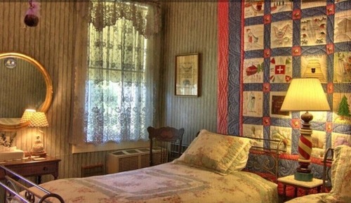 Twin Room, Shared Bathroom (First Floor)