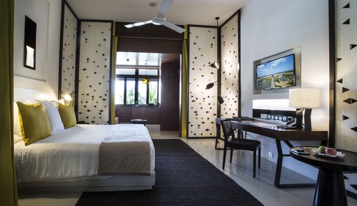 Classic Room, 1 King Bed, Pool View