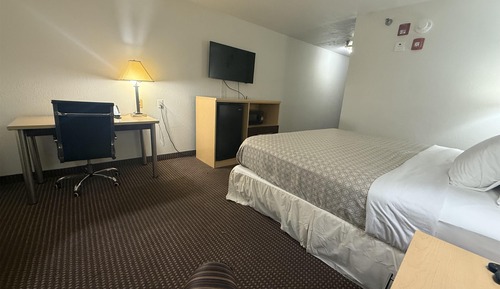 Standard Room, 1 King Bed, Accessible, Refrigerator & Microwave