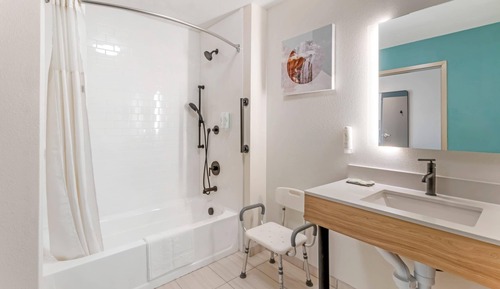 Room, 2 Queen Beds, Accessible, Non Smoking