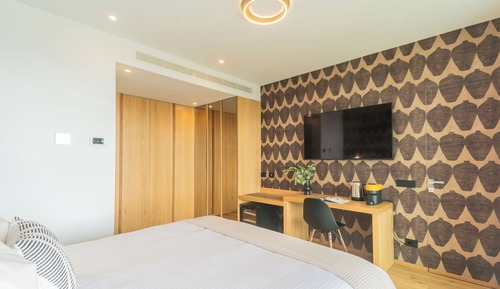 Queen Room with Garden Access, BELLATRIX