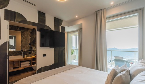 Queen Room with Private Terrace, FENIX