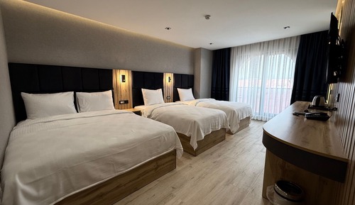 Deluxe Quadruple Room, City View