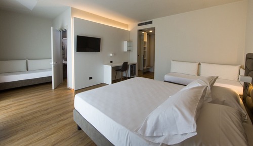 Deluxe Suite, Balcony, Garden View