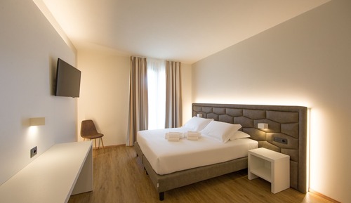 Junior Suite, 1 King Bed, Patio