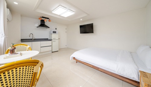 Basic Room, 1 Bedroom (Room 303(Half Ocean View/Private BBQ))