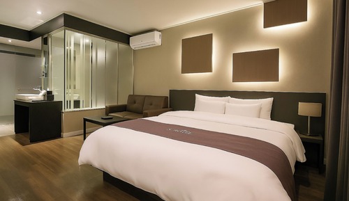 CABIN E (STANDARD, 65TV+OTT)