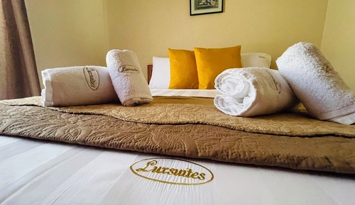 Deluxe Studio, 1 Queen Bed with Sofa bed, Partial Sea View