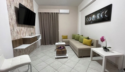 Deluxe Studio, 1 Queen Bed with Sofa bed