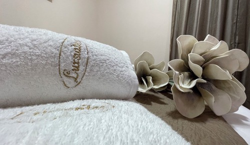 Deluxe Studio, 1 Queen Bed with Sofa bed, Partial Sea View