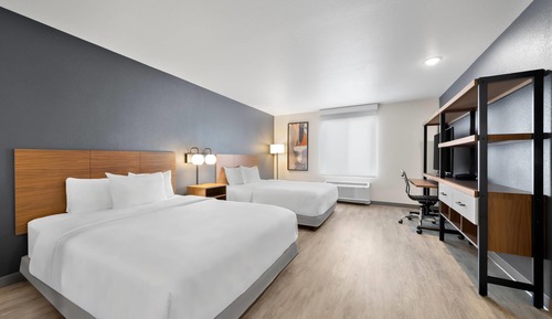 Suite, 2 Queen Beds, Roll-in Shower, Non Smoking