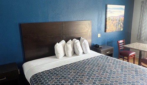 Standard Room, 1 King Bed