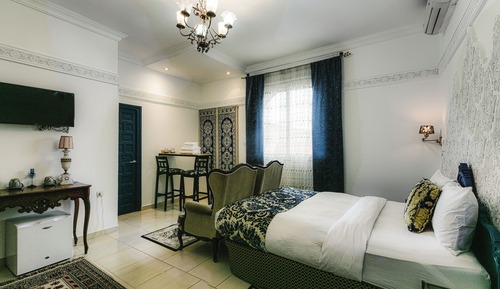 Traditional Studio Suite