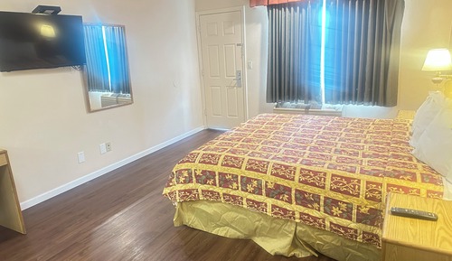 Standard Room, 1 King Bed