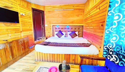 Deluxe Double Room, 1 King Bed, Lake View