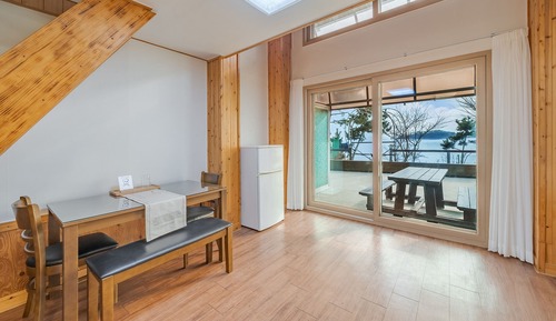 Basic Room, 1 Bedroom (Room 102(Ocean View /BBQ /Terras))