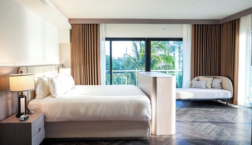 Deluxe Studio Suite, Balcony, Bay View