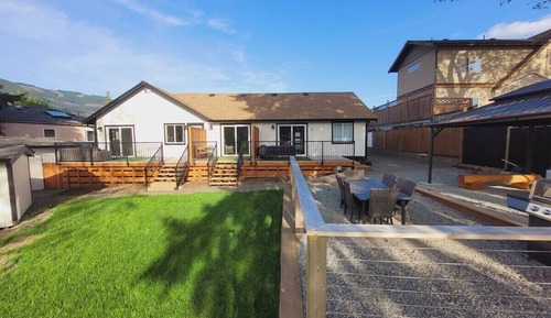 Comfort Suite, Private Bathroom, River View (Unit 5- Steelhead)