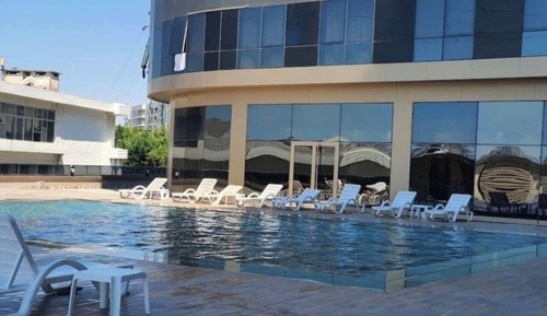 Economy Studio, Sea View