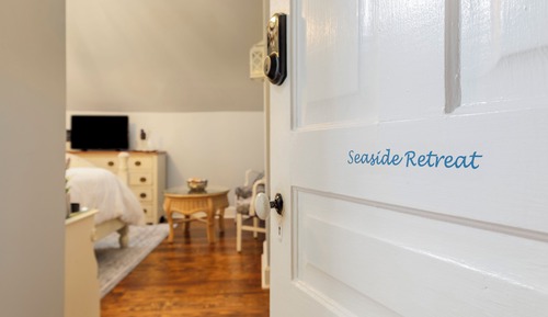 Classic Room, 1 Queen Bed, Private Bathroom