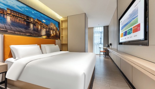 Luxury Room, 1 King Bed, Ensuite, City View
