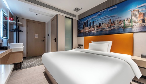 Economy Room, 1 King Bed, No Windows