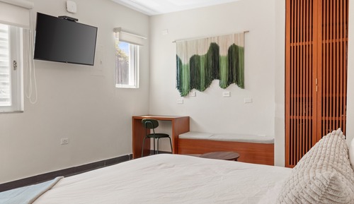 Deluxe Room, 1 King Bed, Non Smoking