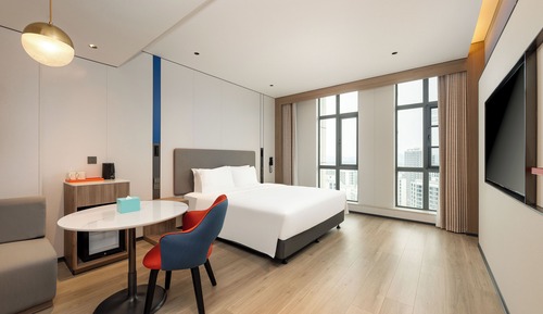 1 King Standard Extra Floor Space