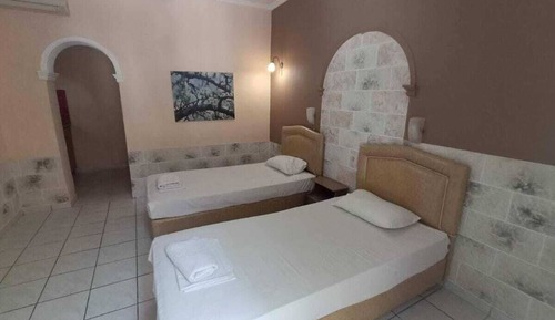 Classic Double Room, 2 Twin Beds, Non Smoking, Private Bathroom