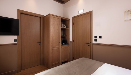 Deluxe Double Room with Partial Sea View
