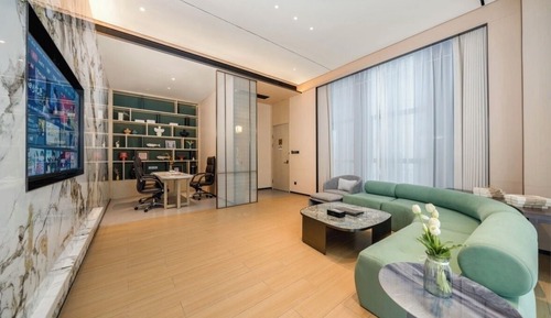 Business Suite, City View