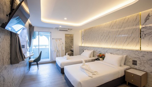 Superior King with Balcony+Twin Suite Newly Renovated