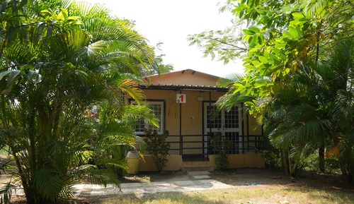 Cottage, Bathtub, Hill View