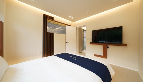 Deluxe Suite - Private Pool, Warm Water (100,000 KRW / Pay on site / 34°C until 20PM)