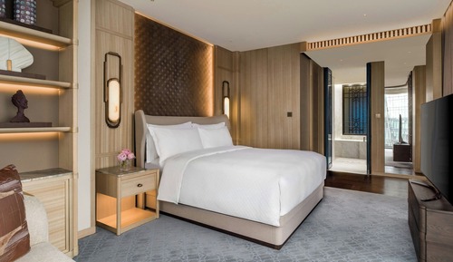 Suite, 1 King Bed, Non Smoking, City View