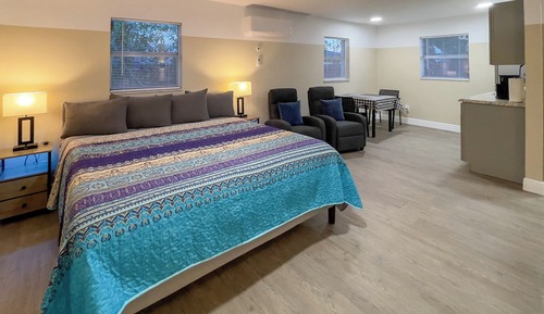 Standard Studio (HoneyBee)