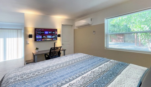 Comfort Studio (Butterfly)