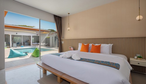 Deluxe double room with pool access