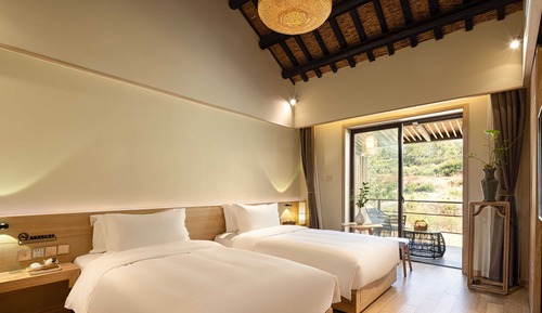 Classic Twin Room, Balcony, Hill View