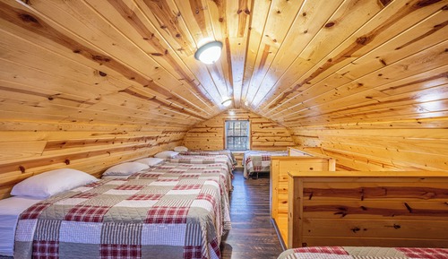 Loft Style Sportsman Cabin 7 Beds