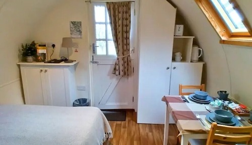 Honeysuckle Glamping Pod