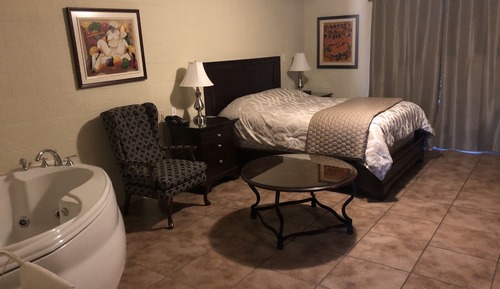 Deluxe Suite, 1 Queen Bed, Accessible, River View