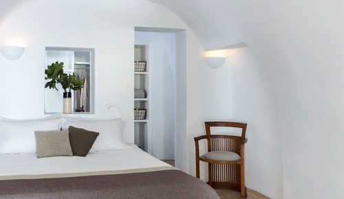 Senior Studio Suite, Pool Access (Daphne's)