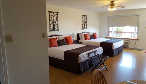 Harmony Suites #7 - 2 Queen Beds (Main Floor)