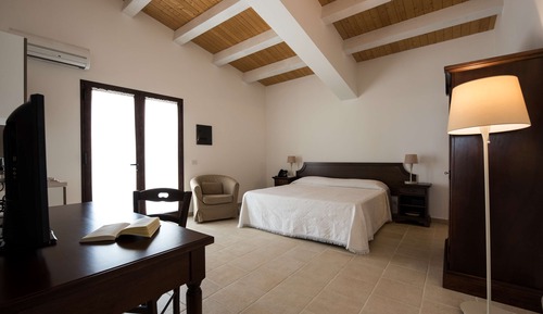 Superior Room, 1 Queen Bed, Non Smoking (Converts to 2 Twin Beds)