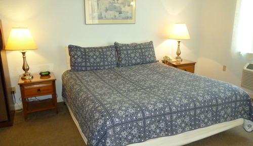 Room, 1 Queen Bed, Private Bathroom